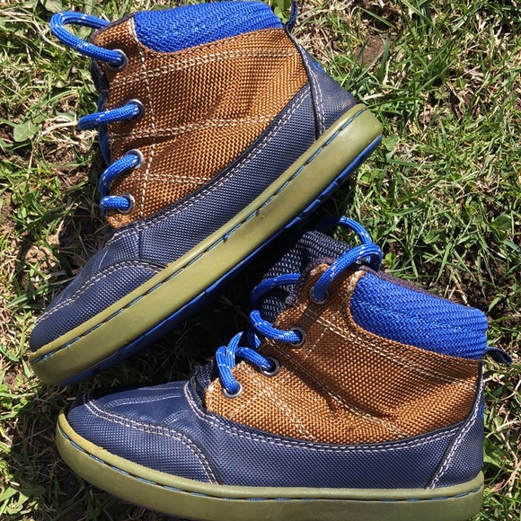 OshKosh boys size 10 boot - Picture 1 of 8